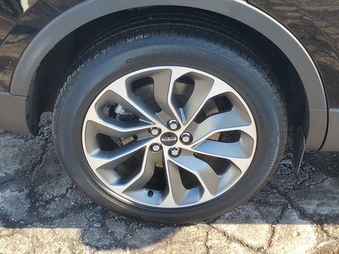 Certified 2023 Lincoln Nautilus Reserve image 7