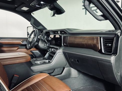 Used 2024 GMC Sierra 3500 Denali Ultimate image 18