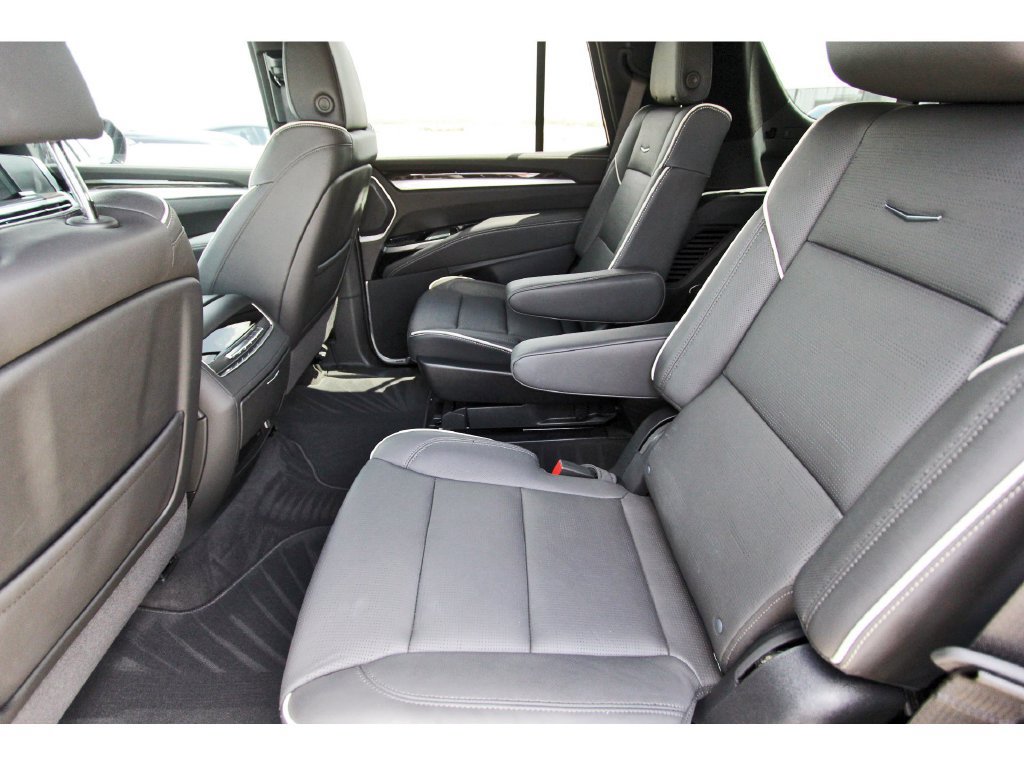Used 2026 Cadillac Escalade Luxury AWD/4WD image 7