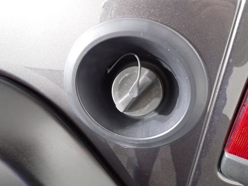 Used 2021 Jeep Wrangler Unlimited Sport image 43