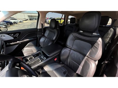Used 2023 Lincoln Aviator Reserve w/ Equipment Group 201A AWD/4WD image 10
