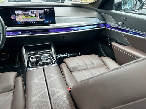 Used 2025 BMW 740i RWD image 11