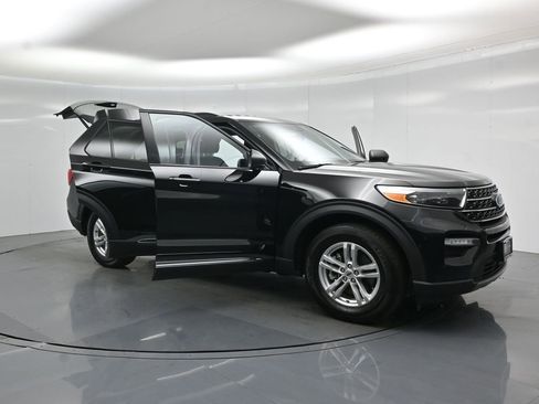 Certified 2023 Ford Explorer XLT w/ Equipment Group 202A RWD image 30