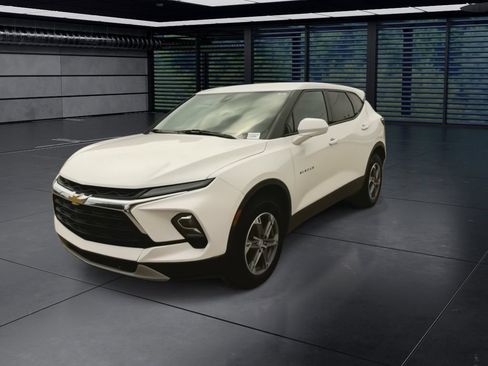 Used 2023 Chevrolet Blazer LT w/ Driver Confidence Package FWD image 4