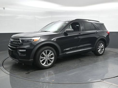 Used 2020 Ford Explorer XLT w/ Equipment Group 202A AWD/4WD image 7