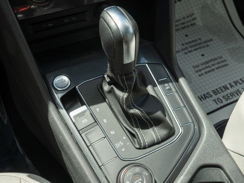 Used 2021 Volkswagen Tiguan SE w/ Panoramic Sunroof Package image 13