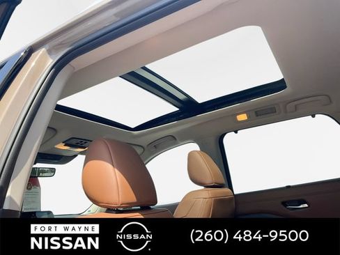 Certified 2025 Nissan Pathfinder Platinum w/ Cargo Package AWD/4WD image 31