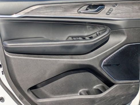 Certified 2022 Jeep Grand Cherokee L Overland w/ Luxury Tech Group IV image 10