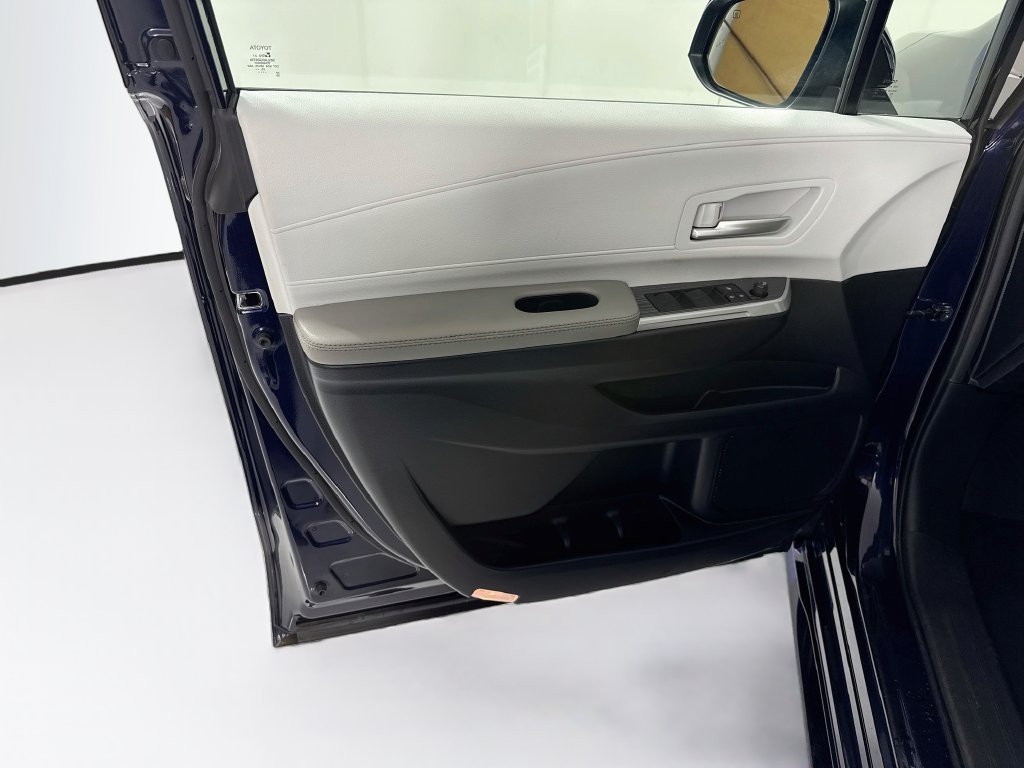 Used 2026 Toyota Sienna XLE FWD image 25