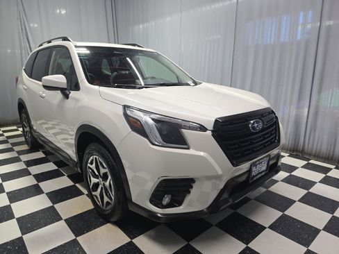 Certified 2023 Subaru Forester Premium image 3