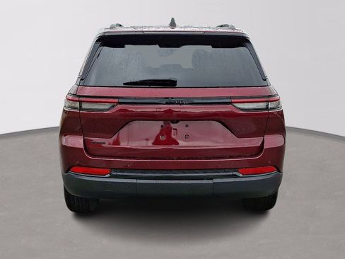 Used 2025 Jeep Grand Cherokee Altitude AWD/4WD image 5