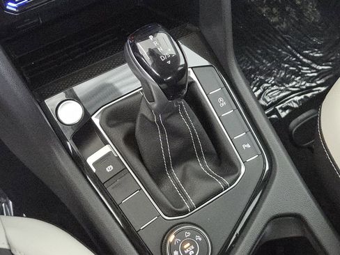 New 2026 Volkswagen Taos SE image 10