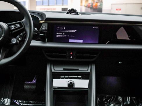 Certified 2025 Porsche Macan Electric image 17