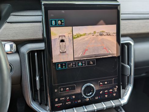 Used 2024 GMC Acadia Denali FWD image 29