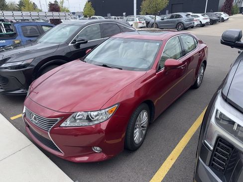 Used 2014 Lexus ES 350 w/ Luxury Package FWD image 1