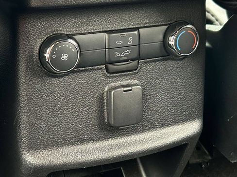 Used 2018 Ford Explorer XLT w/ Equipment Group 202A FWD image 37