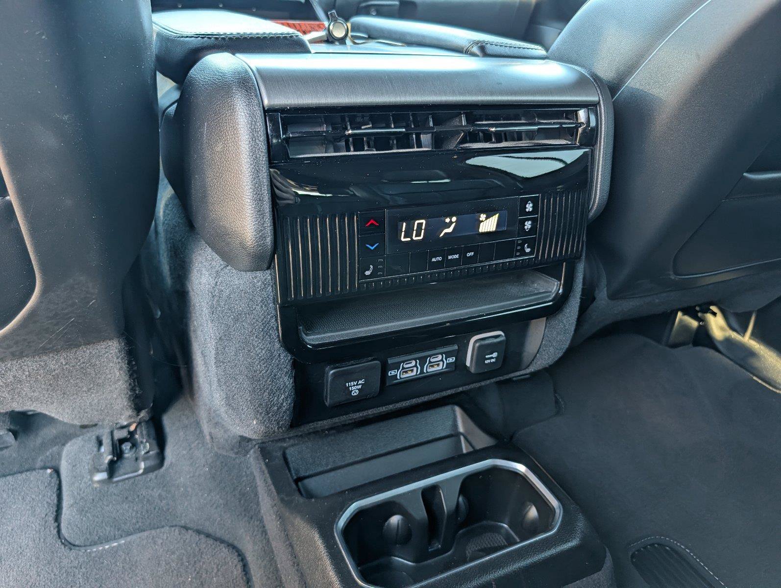 Used 2025 Jeep Wagoneer Series II AWD/4WD image 32