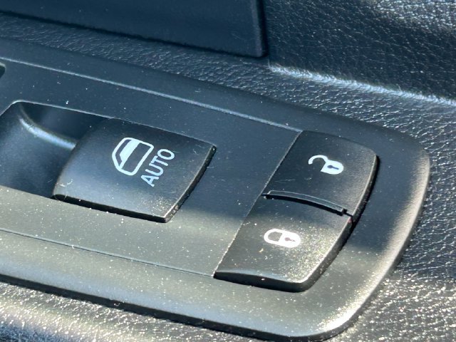 Used 2017 RAM 1500 Express AWD/4WD image 32