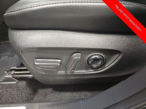 Used 2024 Toyota Highlander Limited AWD/4WD image 19