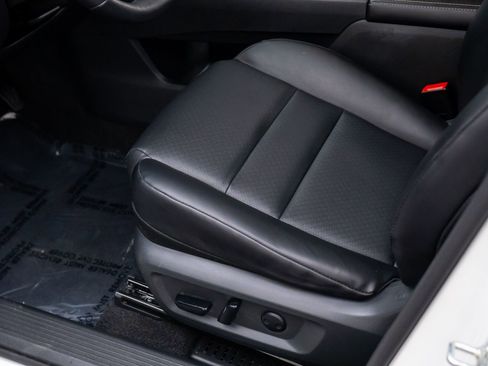 Used 2023 Nissan Rogue SV w/ SV Premium B Package image 16