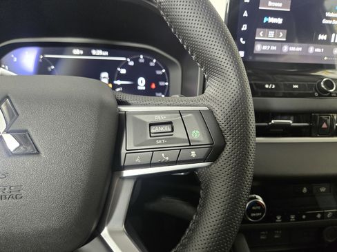 New 2026 Mitsubishi Outlander SE image 16