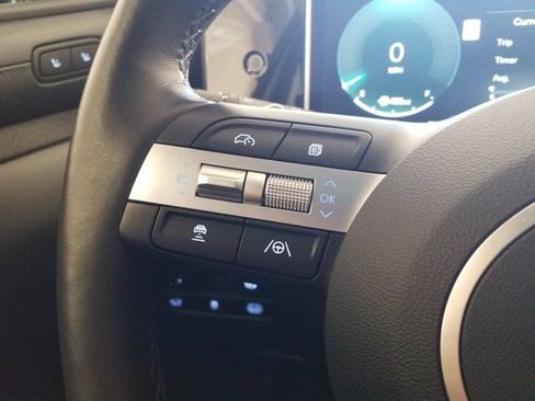 Certified 2025 Hyundai Tucson Limited AWD/4WD image 4