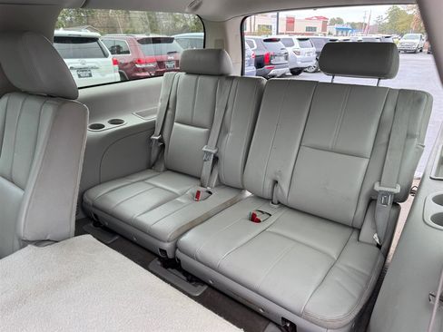 Used 2013 Chevrolet Suburban LT image 20
