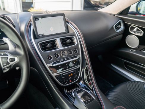 Used 2019 Aston Martin DB11 Coupe image 10