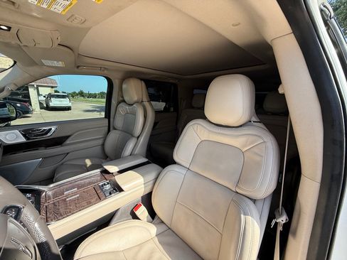 Used 2020 Lincoln Navigator L Reserve w/ Equipment Group 208A Reserve AWD/4WD image 19