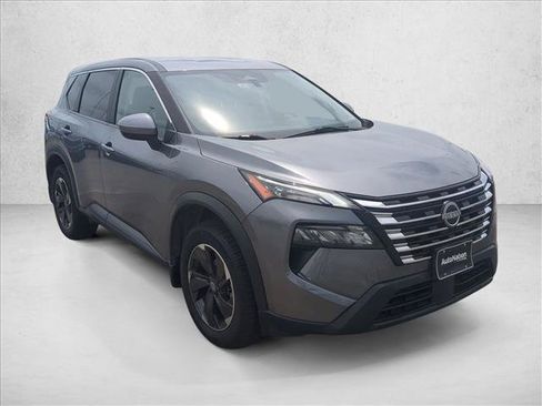 Used 2024 Nissan Rogue SV FWD image 3