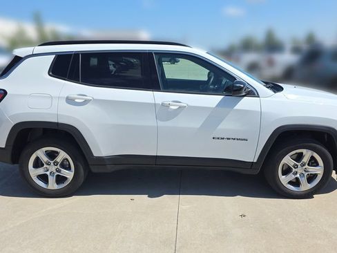 Used 2023 Jeep Compass Latitude AWD/4WD image 6