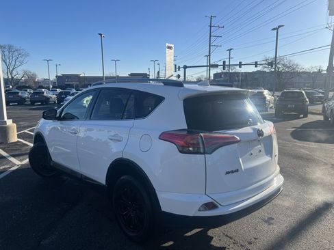 Used 2017 Toyota RAV4 LE image 4