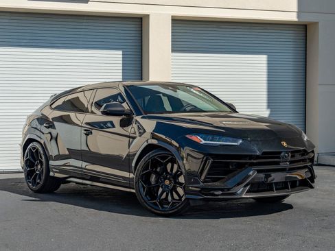 Used 2024 Lamborghini Urus Performante AWD/4WD image 1