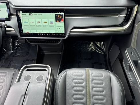 Used 2025 Rivian R1S Adventure AWD/4WD image 32