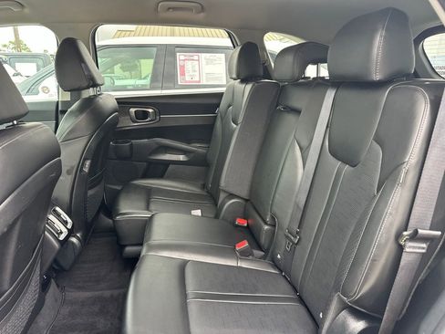 Used 2024 Kia Sorento S FWD image 12