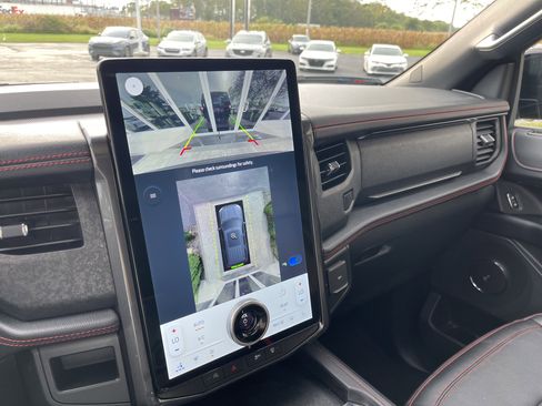 Used 2022 Ford Expedition Max Limited image 14