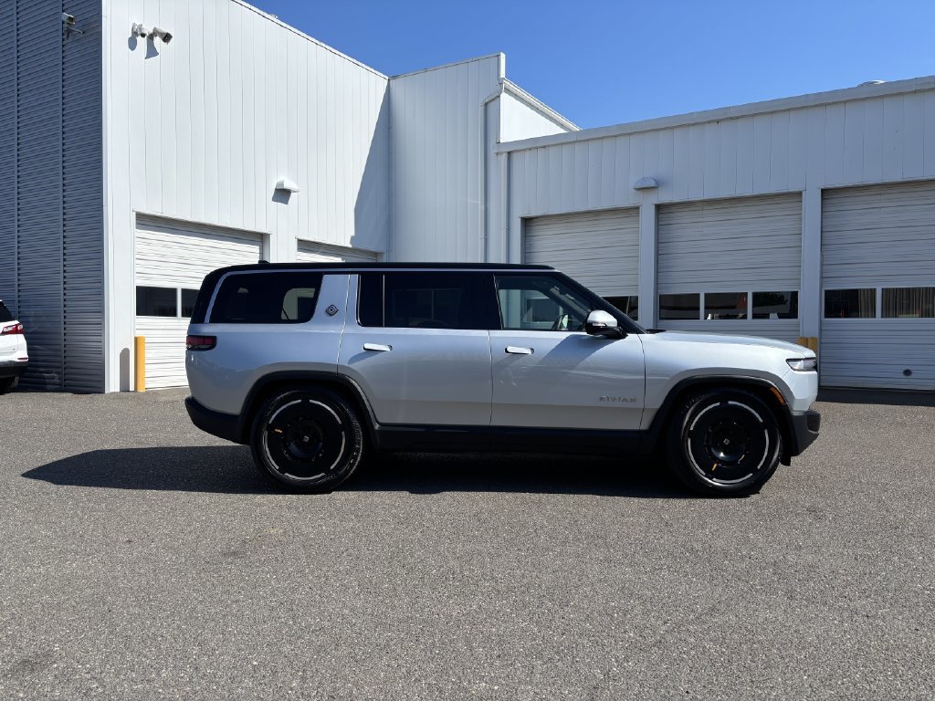 Used 2025 Rivian R1S Adventure Dual AWD/4WD image 8