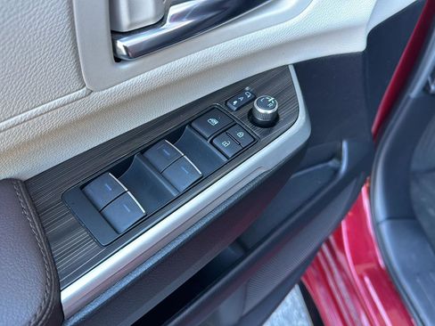 Used 2024 Toyota Sienna Platinum image 27