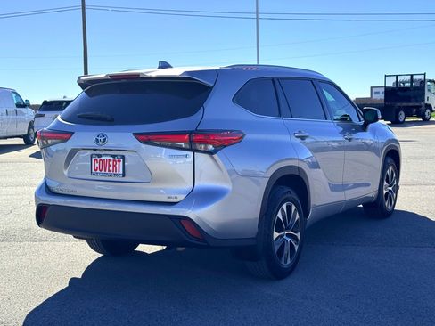 Used 2022 Toyota Highlander XLE image 6