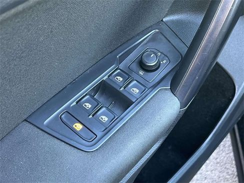 Used 2021 Volkswagen Tiguan S image 17