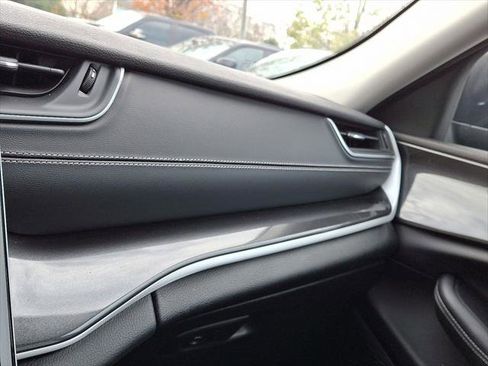 Certified 2023 Jeep Grand Cherokee Laredo image 32