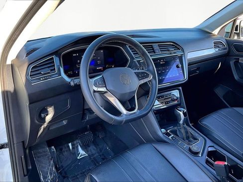 Used 2022 Volkswagen Tiguan SE image 12