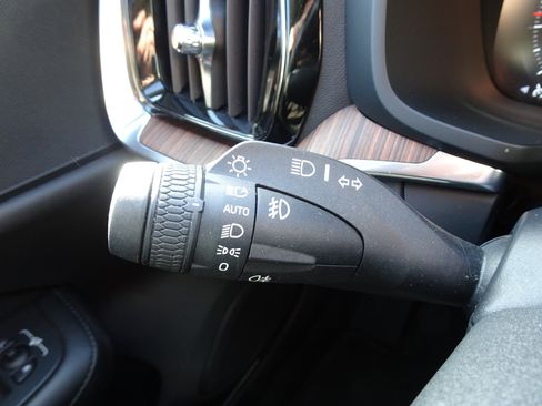 Used 2021 Volvo S60 T6 Momentum w/ Climate Package image 32