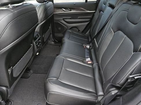 New 2025 Jeep Grand Cherokee Limited w/ Luxury Tech Group II image 28