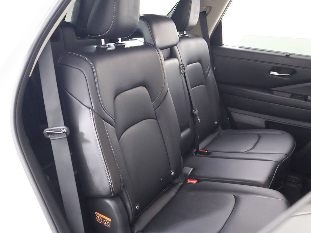 Used 2024 Nissan Pathfinder SL AWD/4WD image 35
