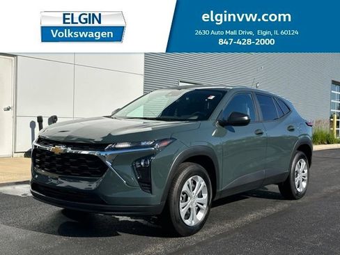 Used 2026 Chevrolet Trax LS FWD image 1