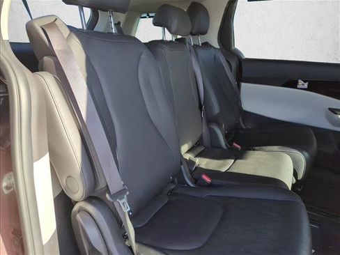 Used 2022 Kia Carnival SX image 28