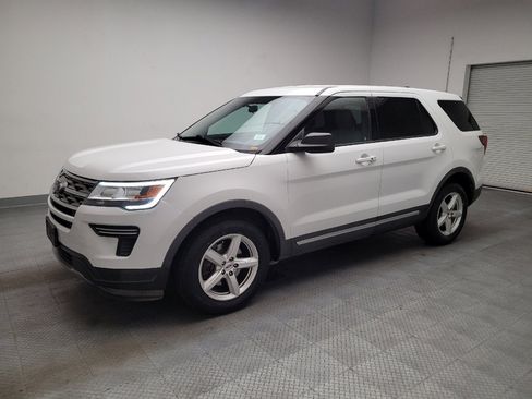 Used 2018 Ford Explorer XLT FWD image 2