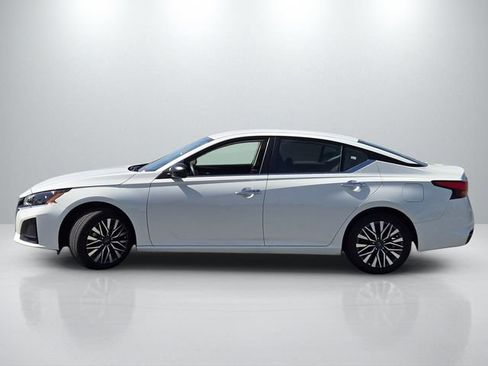 Used 2025 Nissan Altima 2.5 SV FWD image 7