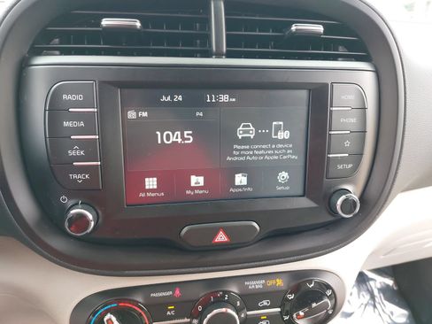 Used 2020 Kia Soul LX FWD image 21
